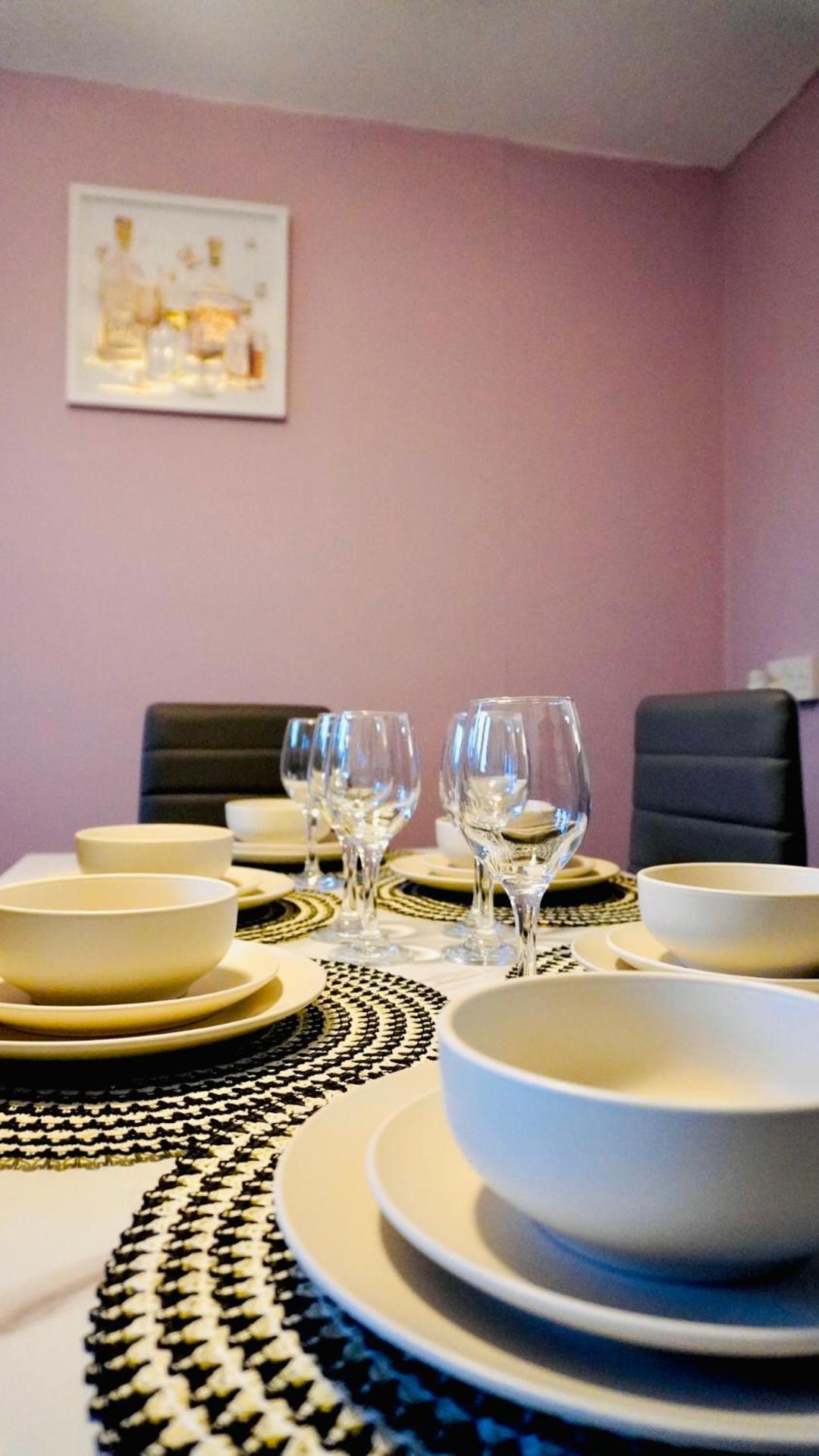 Spacious & Comfy Home In West Midlands - Sleeps 8, Free Parking, Wifi, Netflix, Prime Location, Ideal For Contractors, Business, Groups, Travellers, Families And Relocators Coventry Dış mekan fotoğraf
