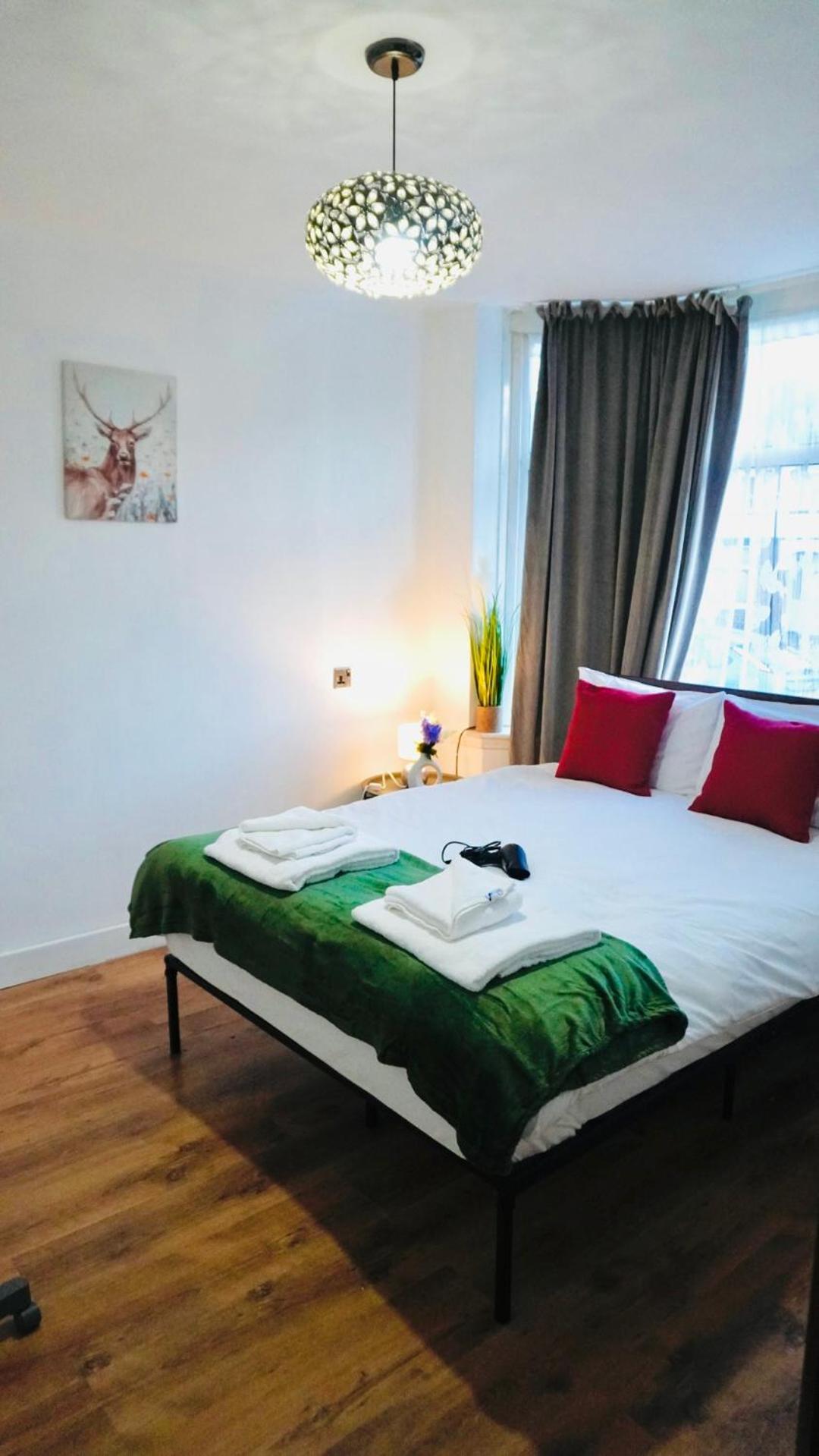 Spacious & Comfy Home In West Midlands - Sleeps 8, Free Parking, Wifi, Netflix, Prime Location, Ideal For Contractors, Business, Groups, Travellers, Families And Relocators Coventry Dış mekan fotoğraf