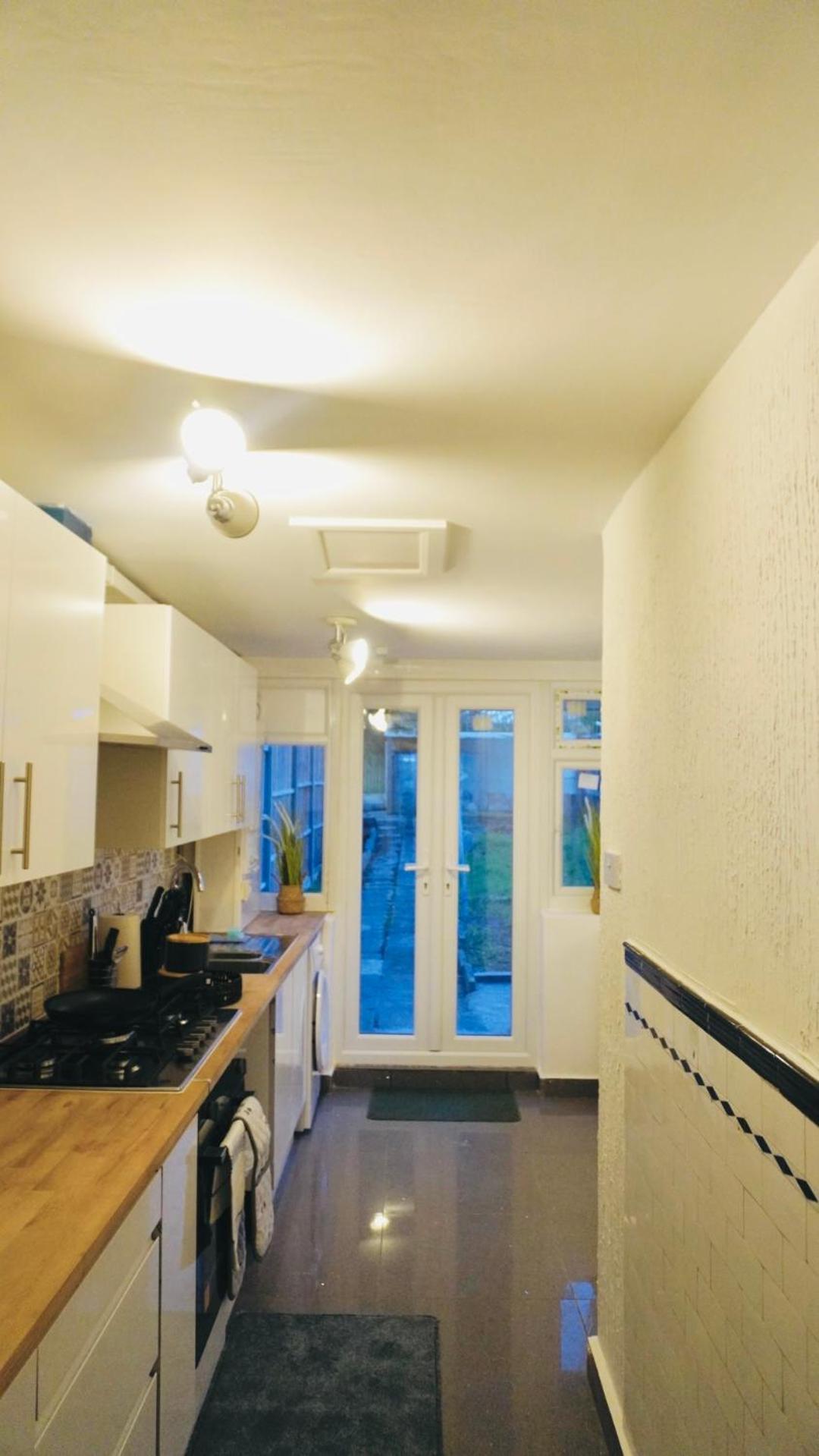 Spacious & Comfy Home In West Midlands - Sleeps 8, Free Parking, Wifi, Netflix, Prime Location, Ideal For Contractors, Business, Groups, Travellers, Families And Relocators Coventry Dış mekan fotoğraf