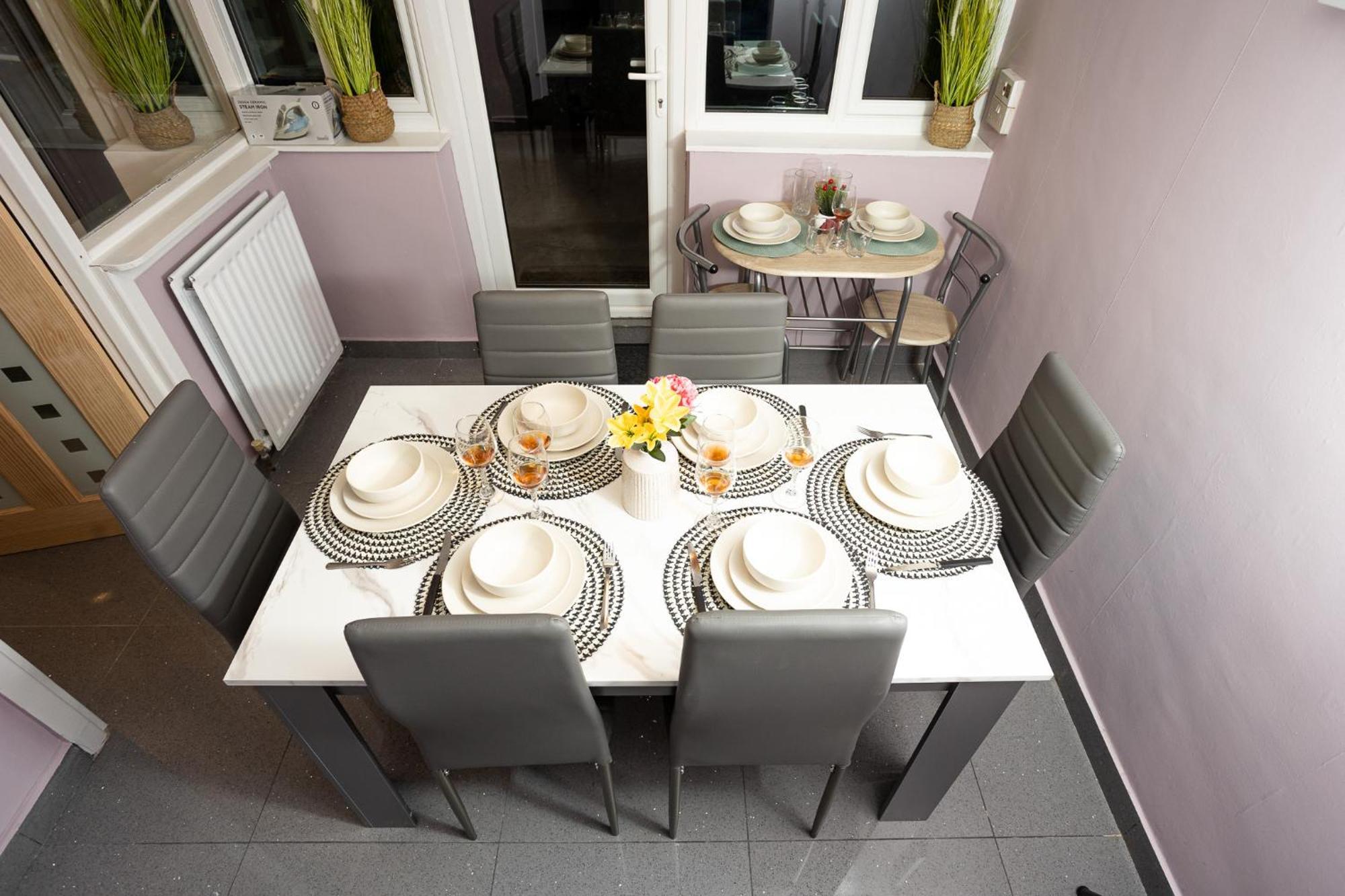 Spacious & Comfy Home In West Midlands - Sleeps 8, Free Parking, Wifi, Netflix, Prime Location, Ideal For Contractors, Business, Groups, Travellers, Families And Relocators Coventry Dış mekan fotoğraf