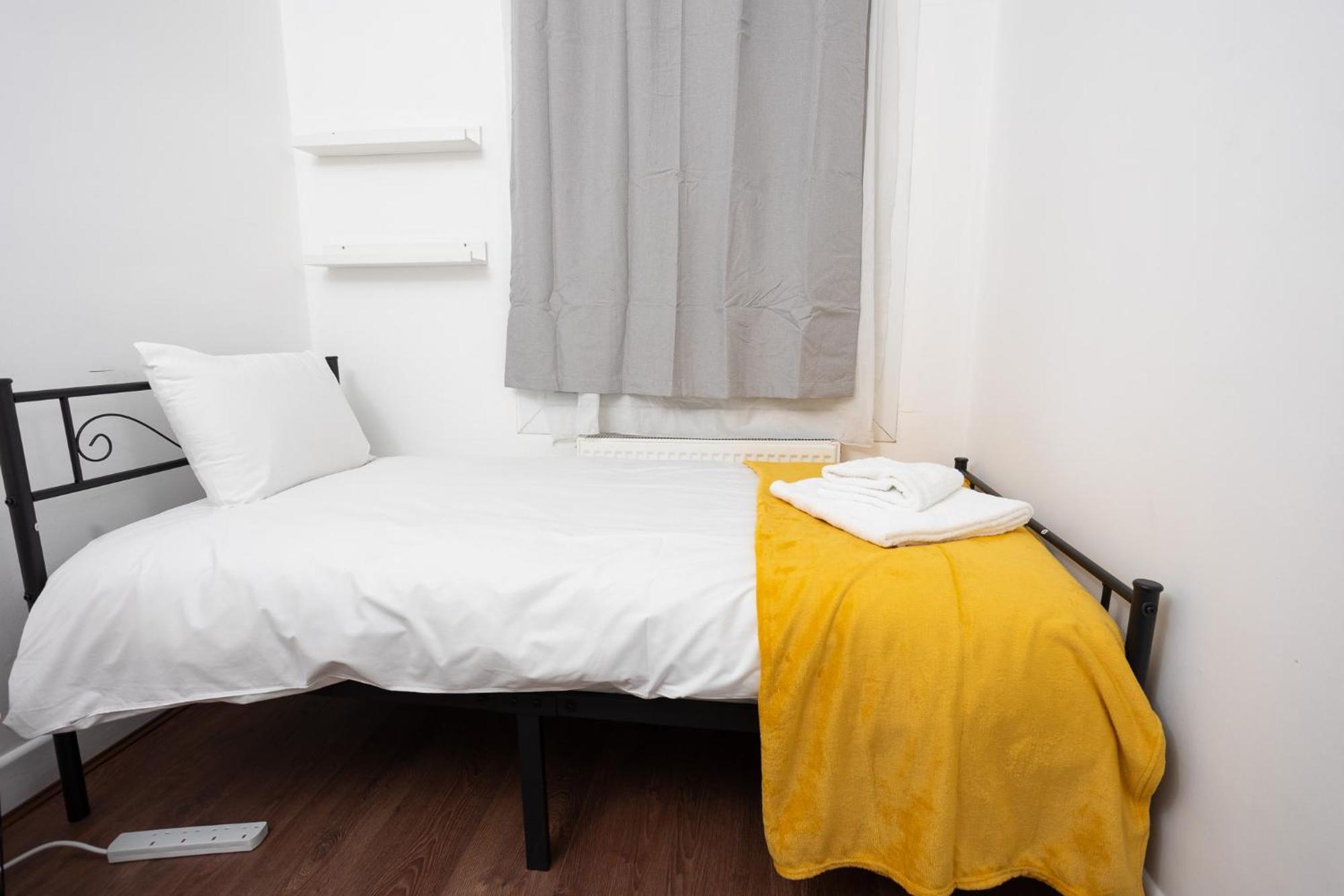 Spacious & Comfy Home In West Midlands - Sleeps 8, Free Parking, Wifi, Netflix, Prime Location, Ideal For Contractors, Business, Groups, Travellers, Families And Relocators Coventry Dış mekan fotoğraf
