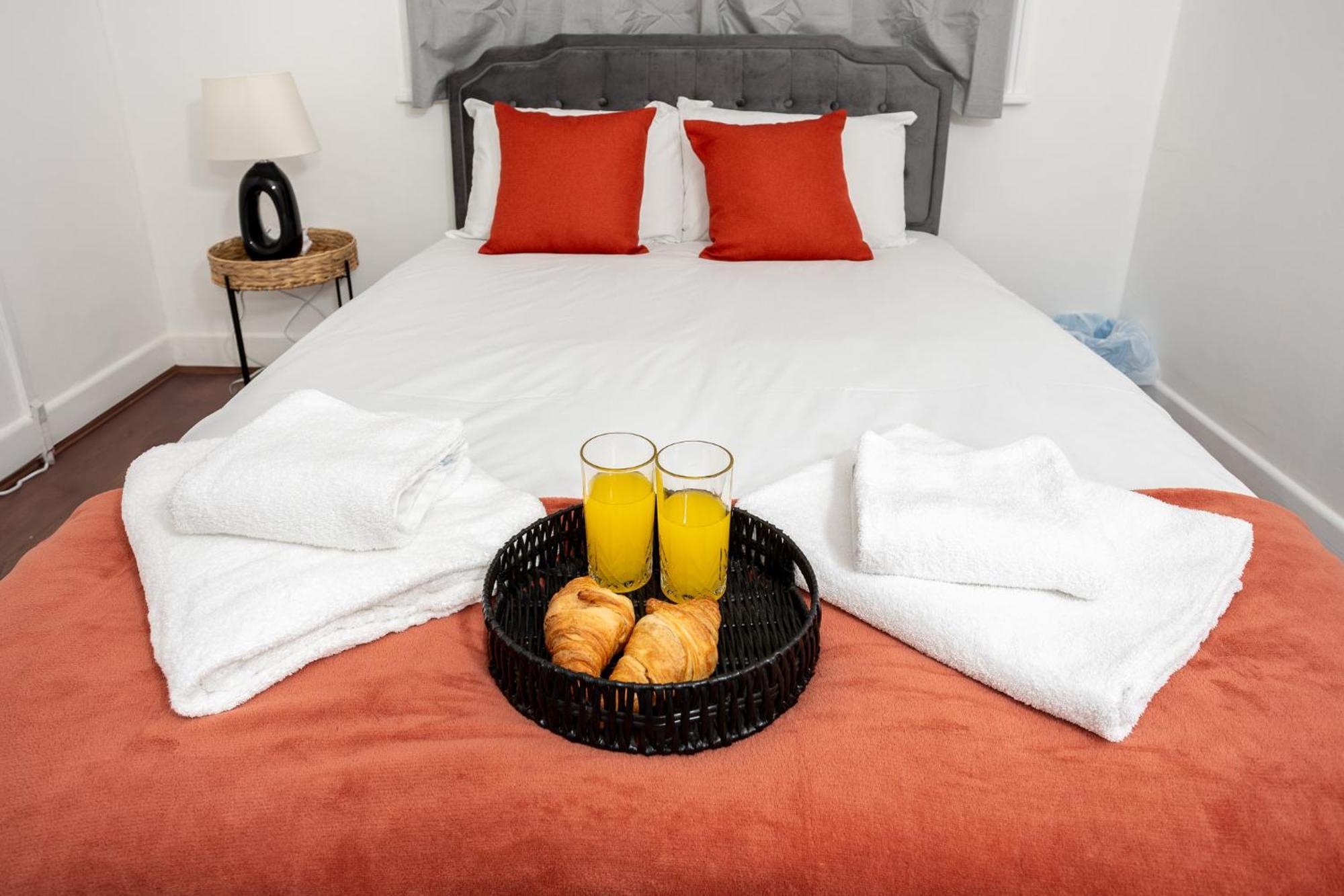 Spacious & Comfy Home In West Midlands - Sleeps 8, Free Parking, Wifi, Netflix, Prime Location, Ideal For Contractors, Business, Groups, Travellers, Families And Relocators Coventry Dış mekan fotoğraf