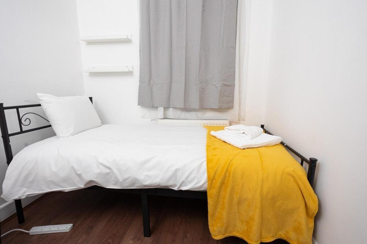 Spacious & Comfy Home In West Midlands - Sleeps 8, Free Parking, Wifi, Netflix, Prime Location, Ideal For Contractors, Business, Groups, Travellers, Families And Relocators Coventry Oda fotoğraf