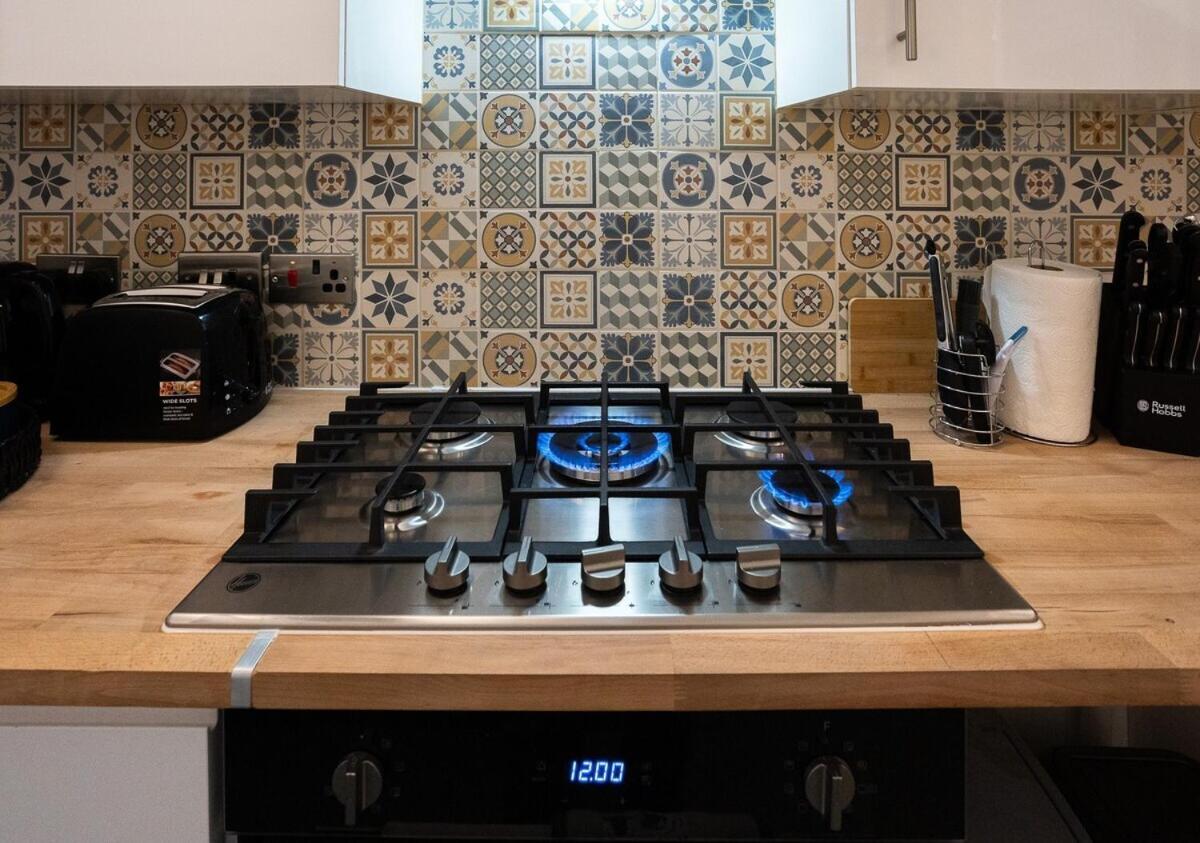 Spacious & Comfy Home In West Midlands - Sleeps 8, Free Parking, Wifi, Netflix, Prime Location, Ideal For Contractors, Business, Groups, Travellers, Families And Relocators Coventry Oda fotoğraf